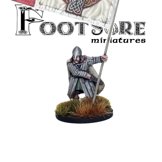 Welsh Medieval Standard Bearer: Footsore Miniatures